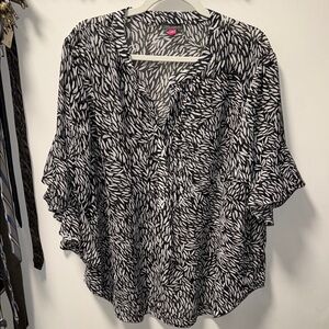 Vince Camuto Black and White Blouse Elegant Design